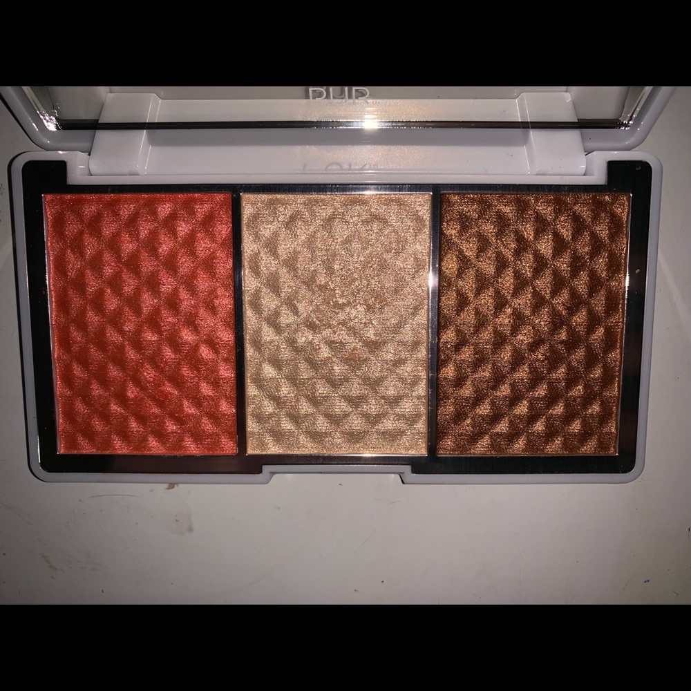 NWOT makeup - Picture 3 of 4